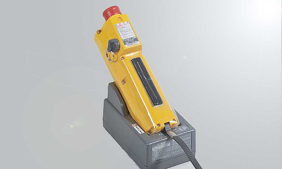 付けたまま充電可能なダストカバー