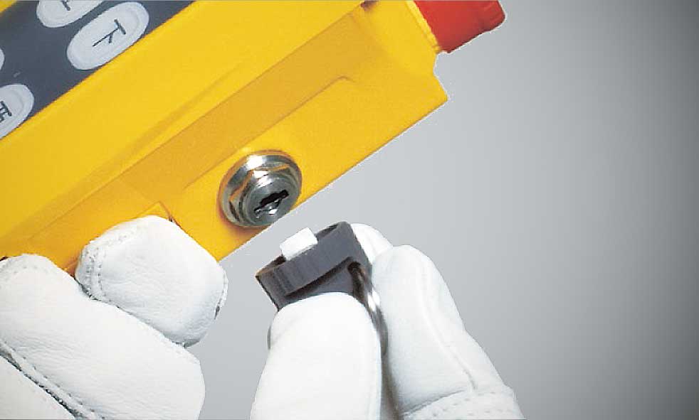 停止/運用/管理のための着脱式キースイッチ